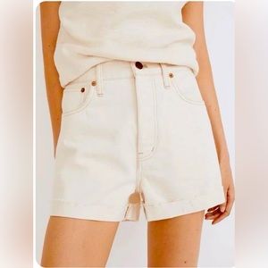NWT Madewell Women’s Cream Dad Jean Shorts in Vintage Canvas Wash Size 26